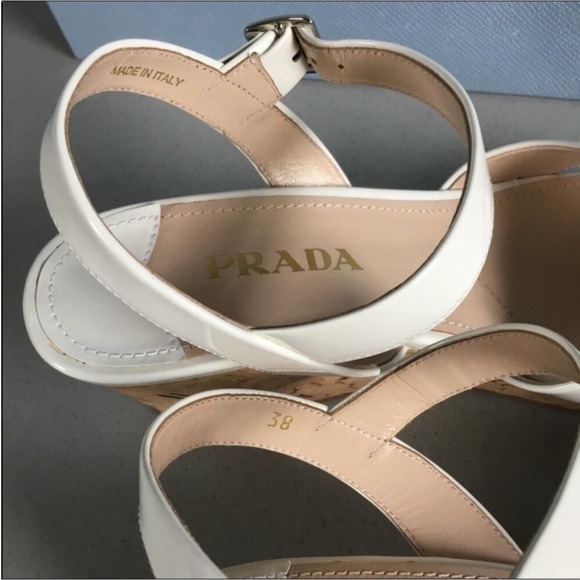 PRADA - Picture 7 of 16